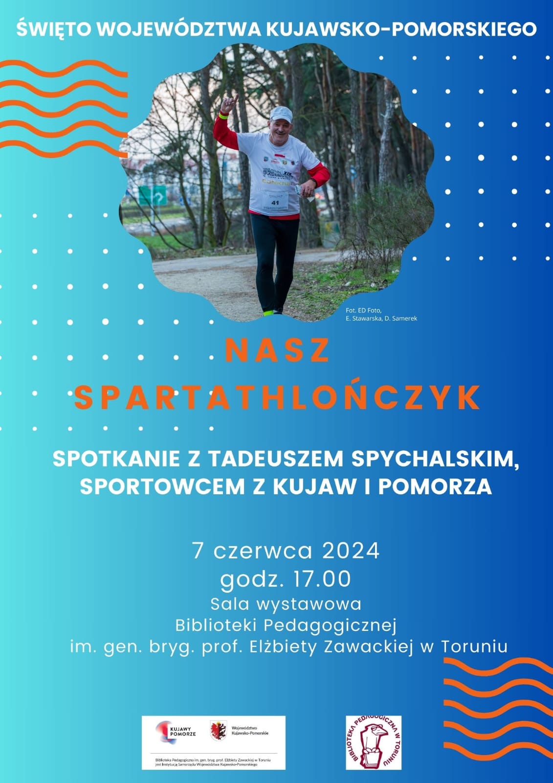 Biegnący mężczyzna w białej koszulce i czarnych spodniach, wokół niebieskie tło.