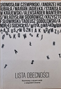 Okładka książki pt.: Lista obecności. Rozmowy z ojcami osób z zespołem Downa. Okładka biała, na górze nazwiska bohaterów książki, napisane drukowanymi, czarnymi literami, spadające na dół.